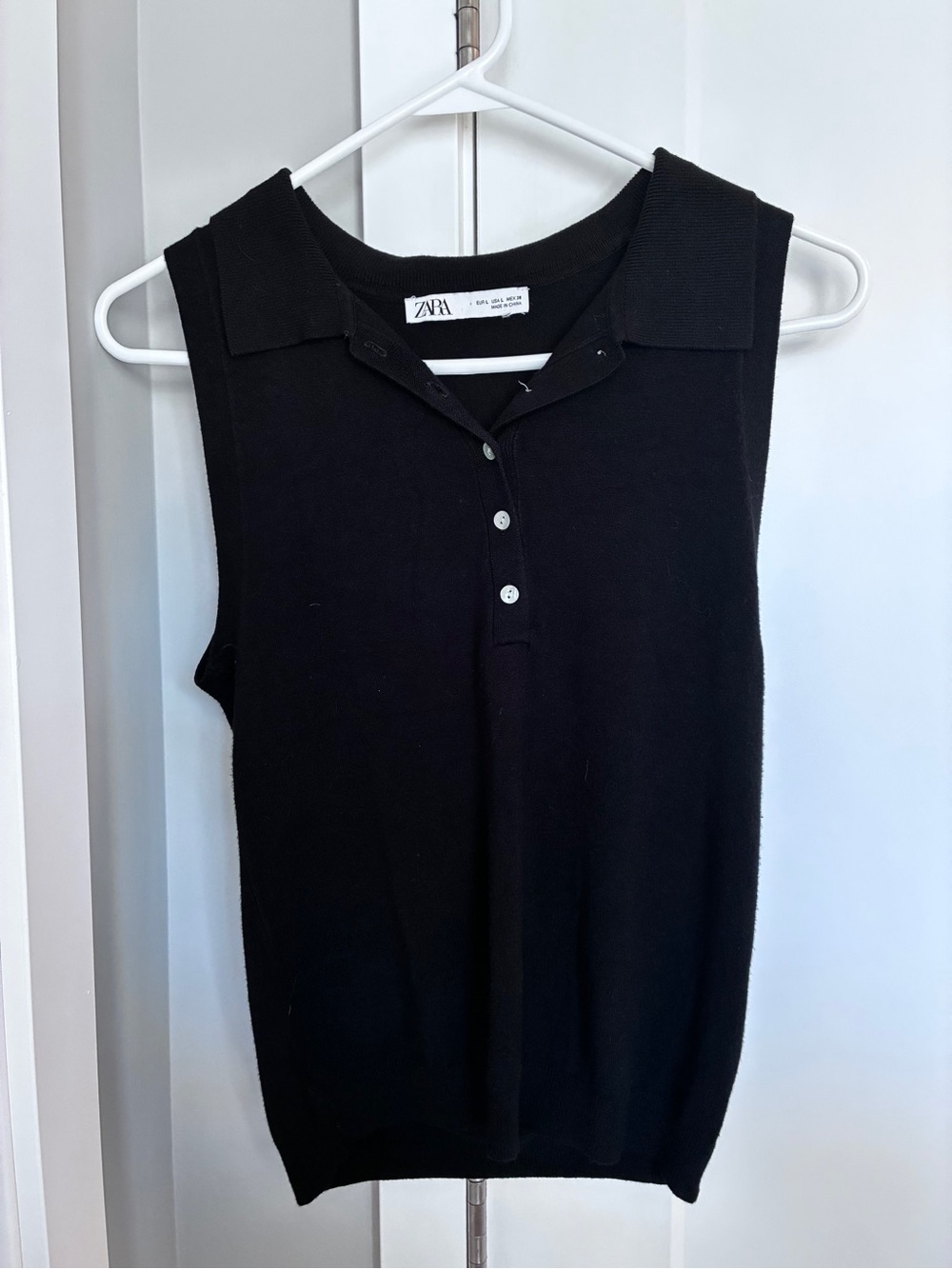 Zara Black Sleeveless sweater vest with Buttons